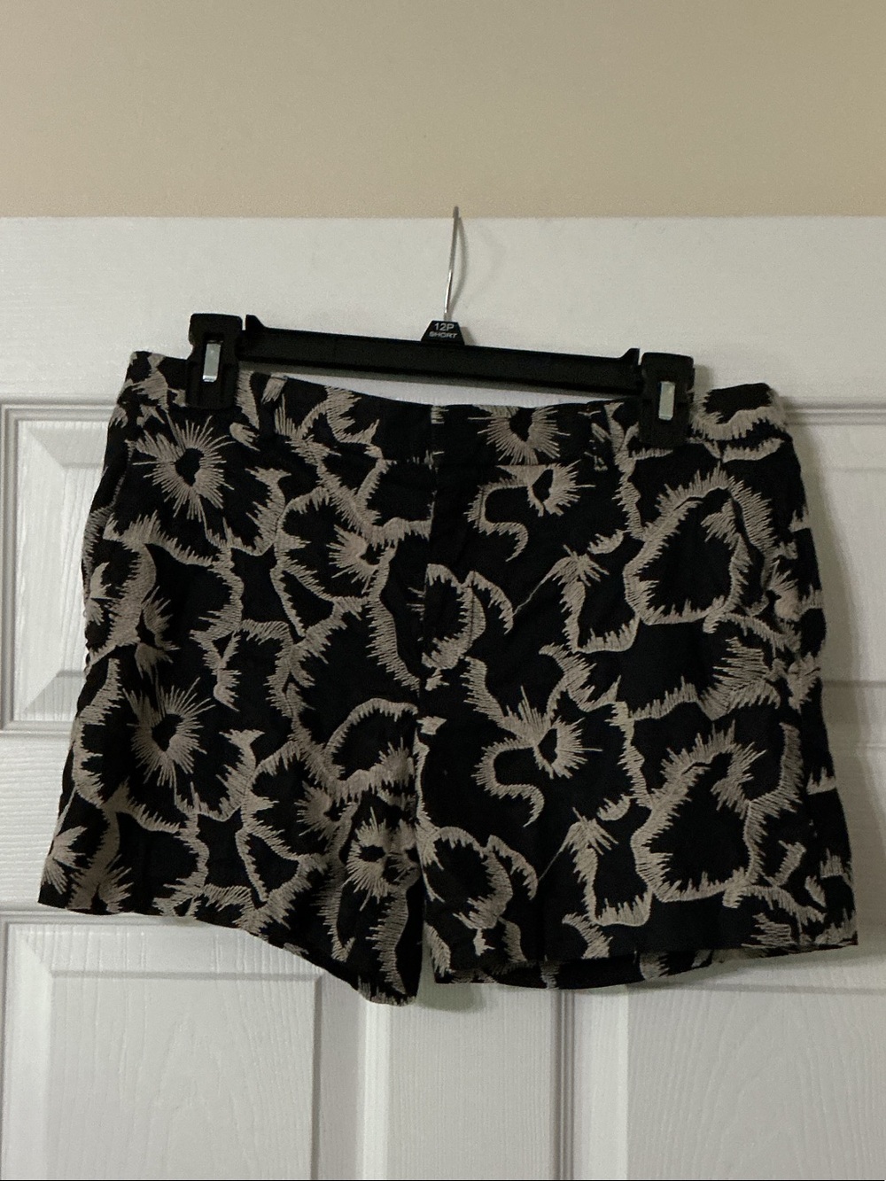Banana Republic Black and Beige Embroidered Patterned Shorts
